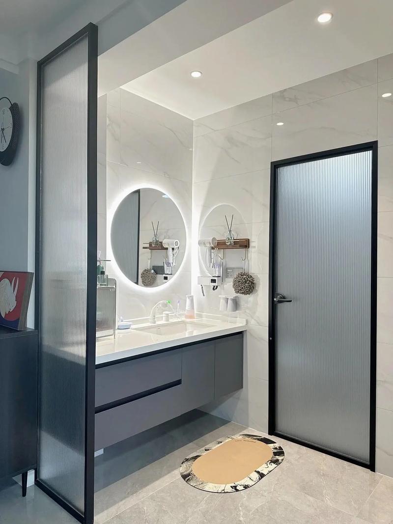 超白長虹玻璃鈦鎂合金窄邊框洗手池屏風 衛生間隔斷的現代設計之選